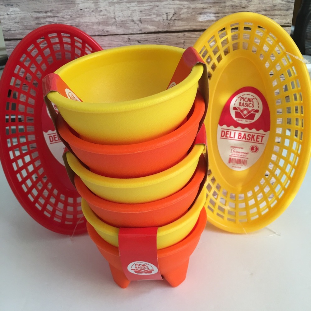 Picnic  Small Salad Bowls Pack of 2  Lot Of 3  And Lot Of  2 Packs Deli Basket